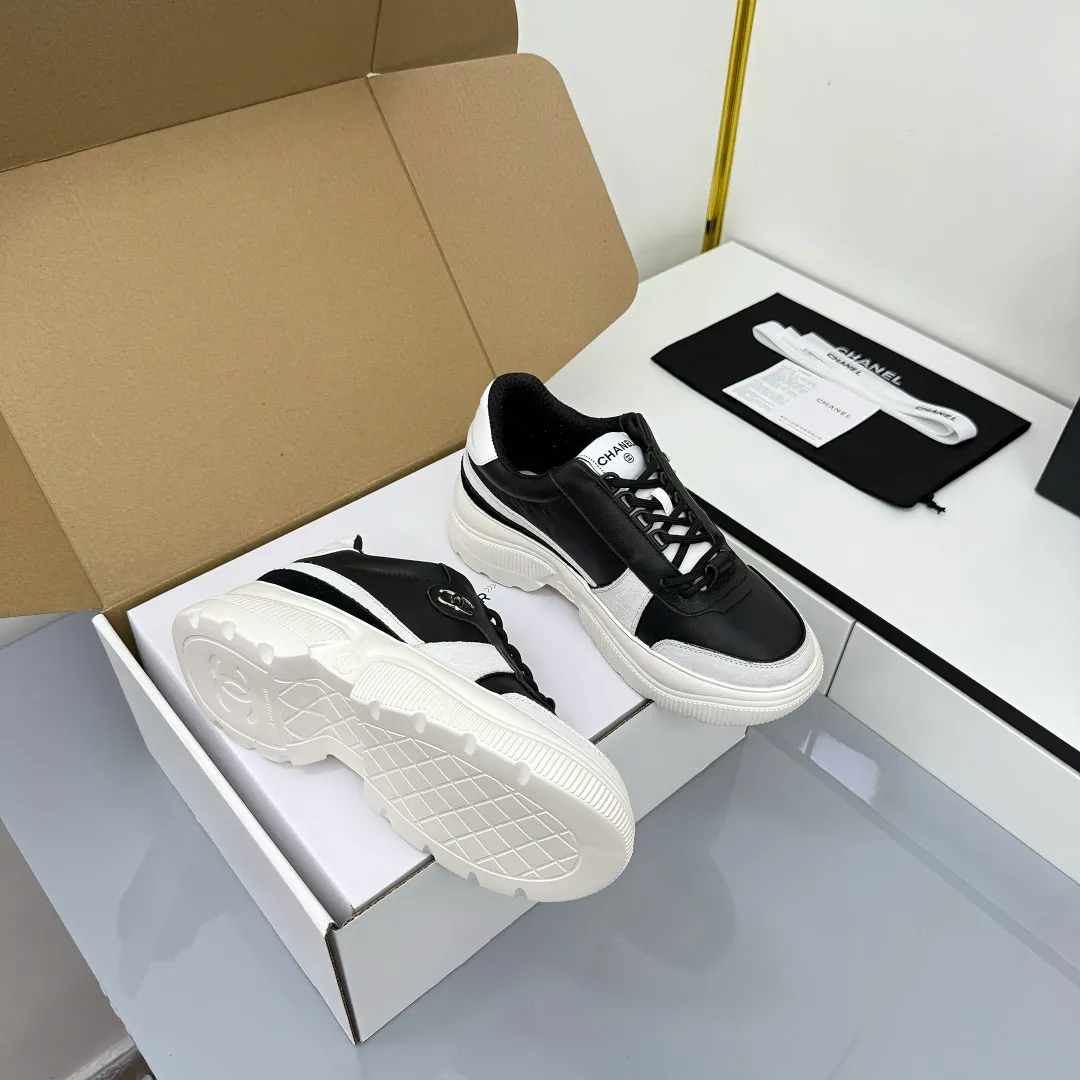 👟👟Ex-factory price 620👟👟 Chanel bread shoes ~ original calfskin panda shoes Chanel 25C latest hot style panda black and white sports shoes casual sneakers Xiaoxiang hot item classic black and white panda color coco girls must pay Fabric: original custom mixed sheepskin lining: original imported breathable mesh lining outsole: Original molded rubber + TPU combination Size: Women's 35-41
